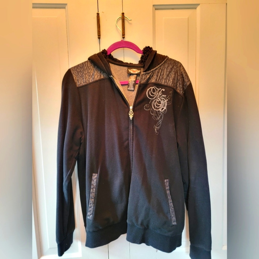 1W Ladie's Harley-Davidson Sweatshirt jacket.